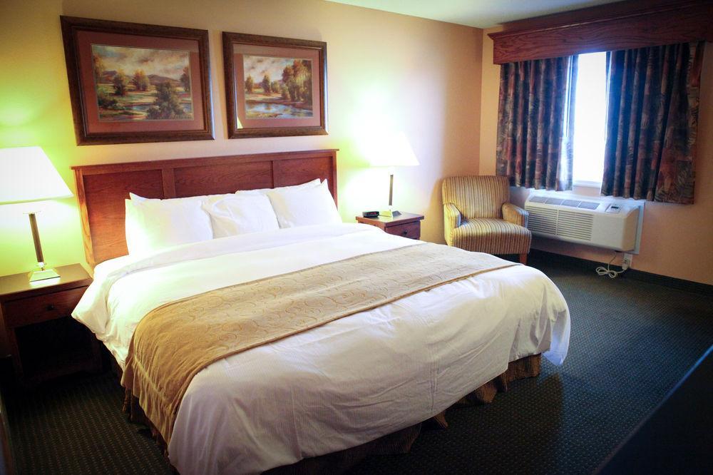 Grandstay Hotel & Suites Perham Esterno foto