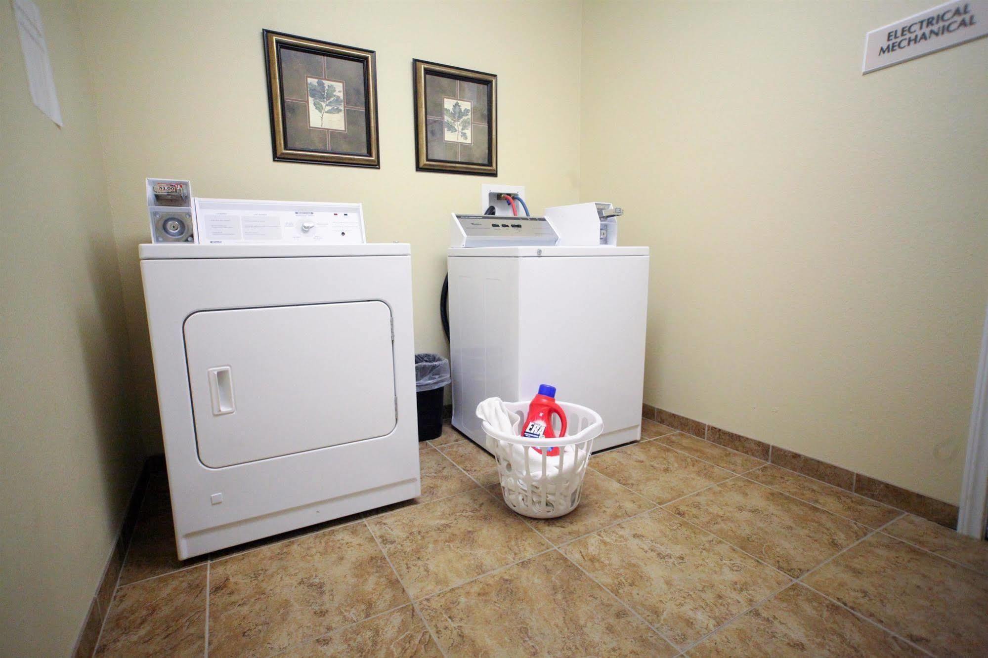 Grandstay Hotel & Suites Perham Esterno foto