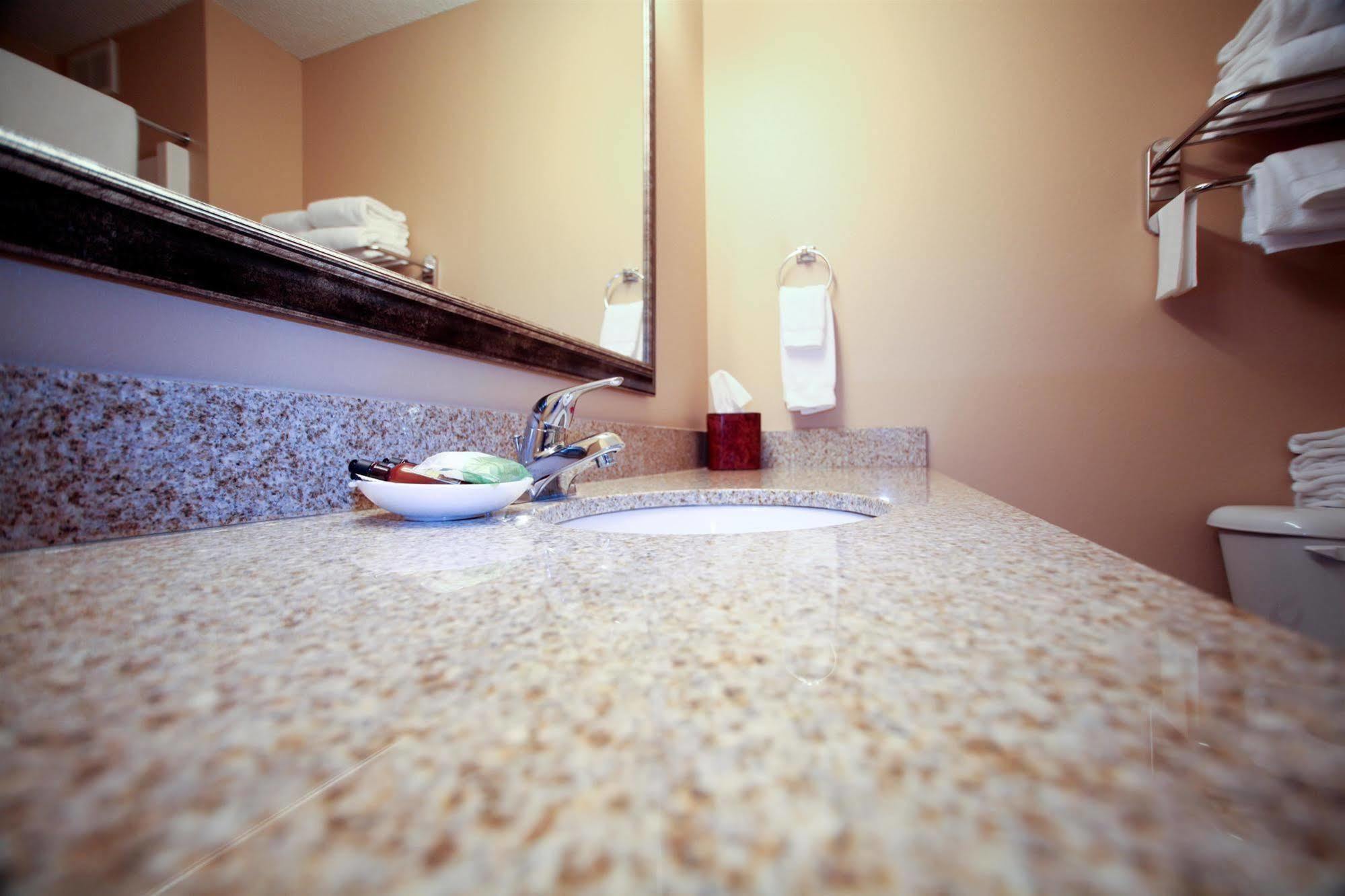 Grandstay Hotel & Suites Perham Esterno foto