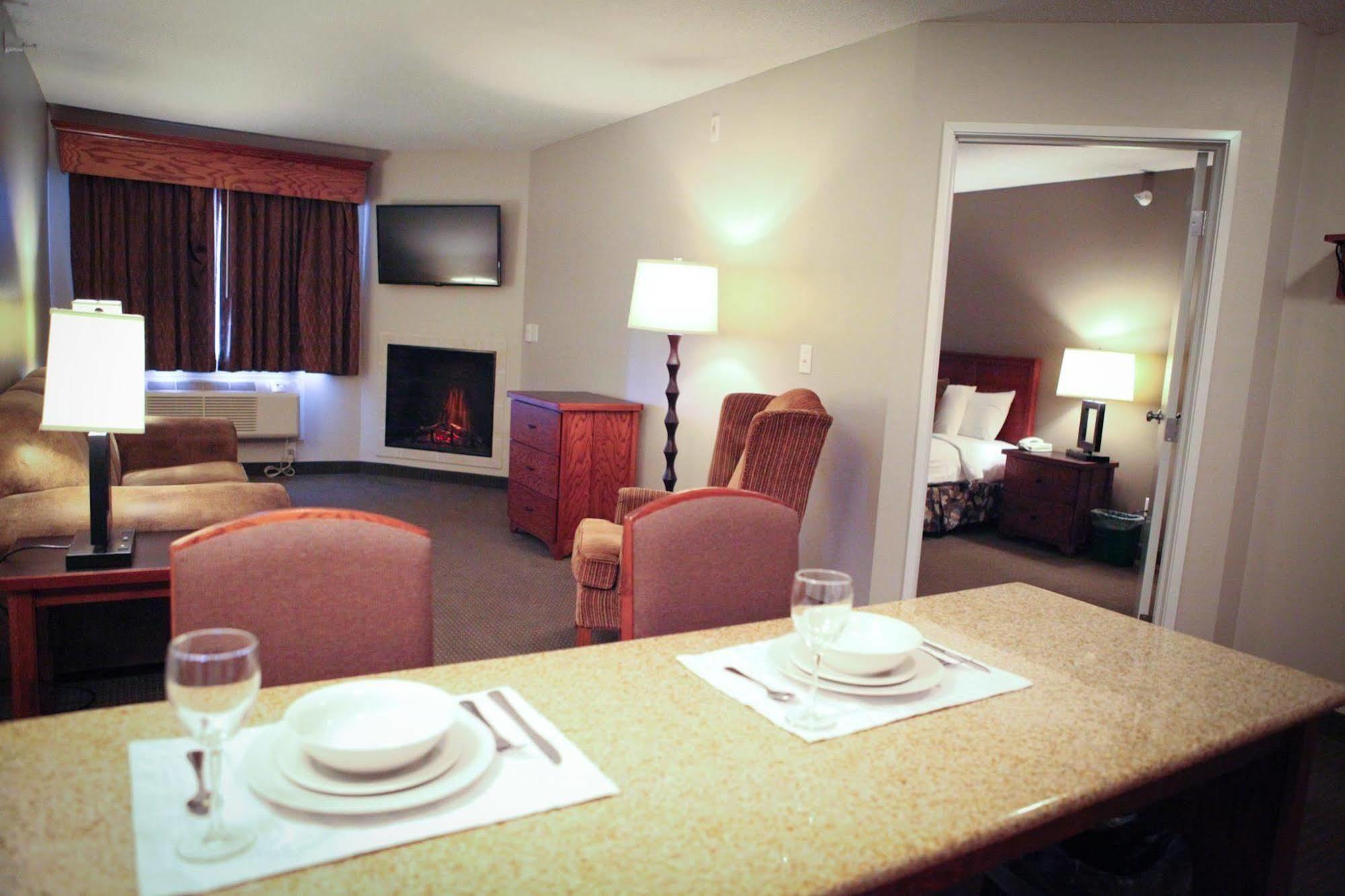 Grandstay Hotel & Suites Perham Esterno foto