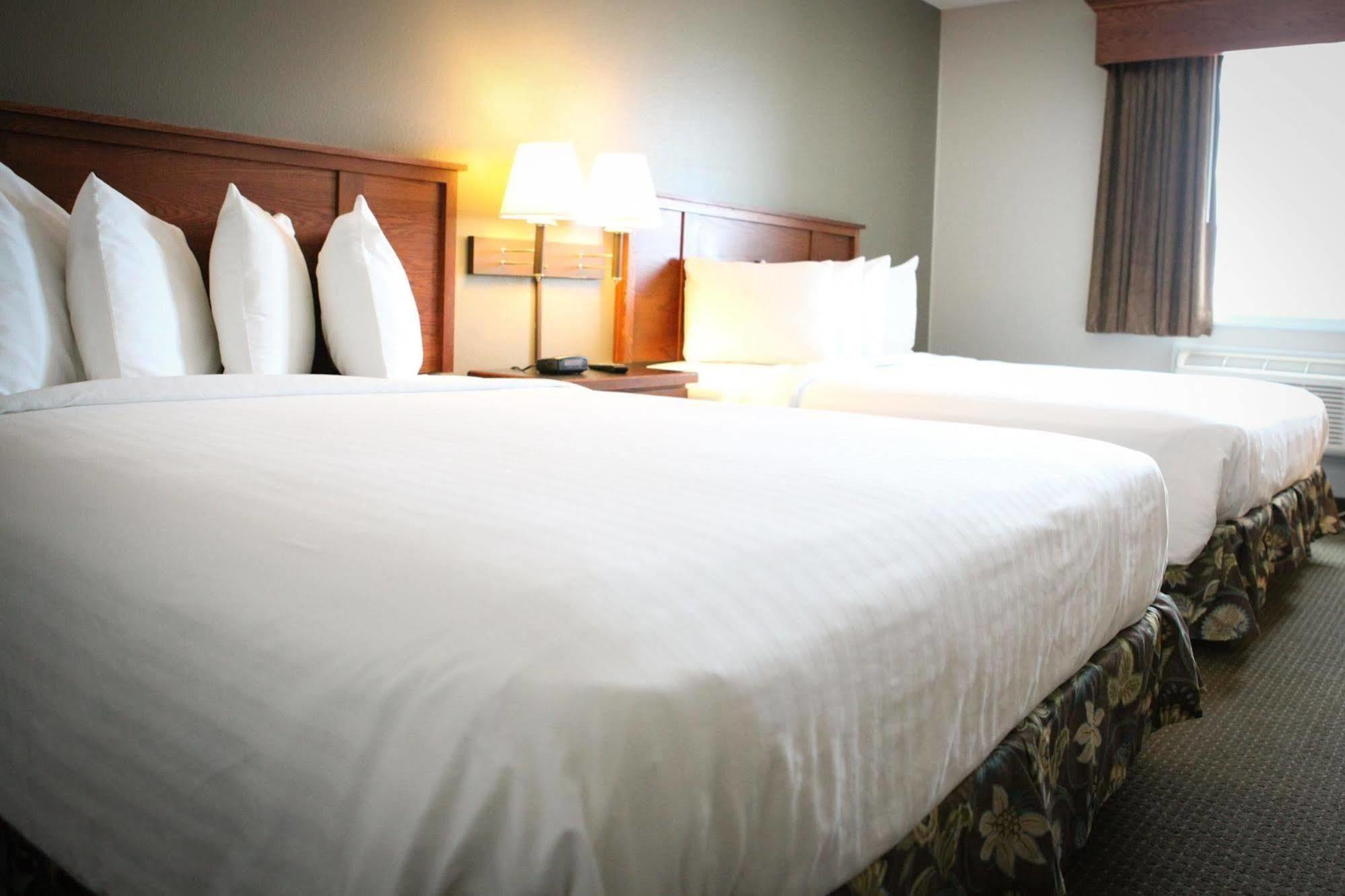 Grandstay Hotel & Suites Perham Esterno foto
