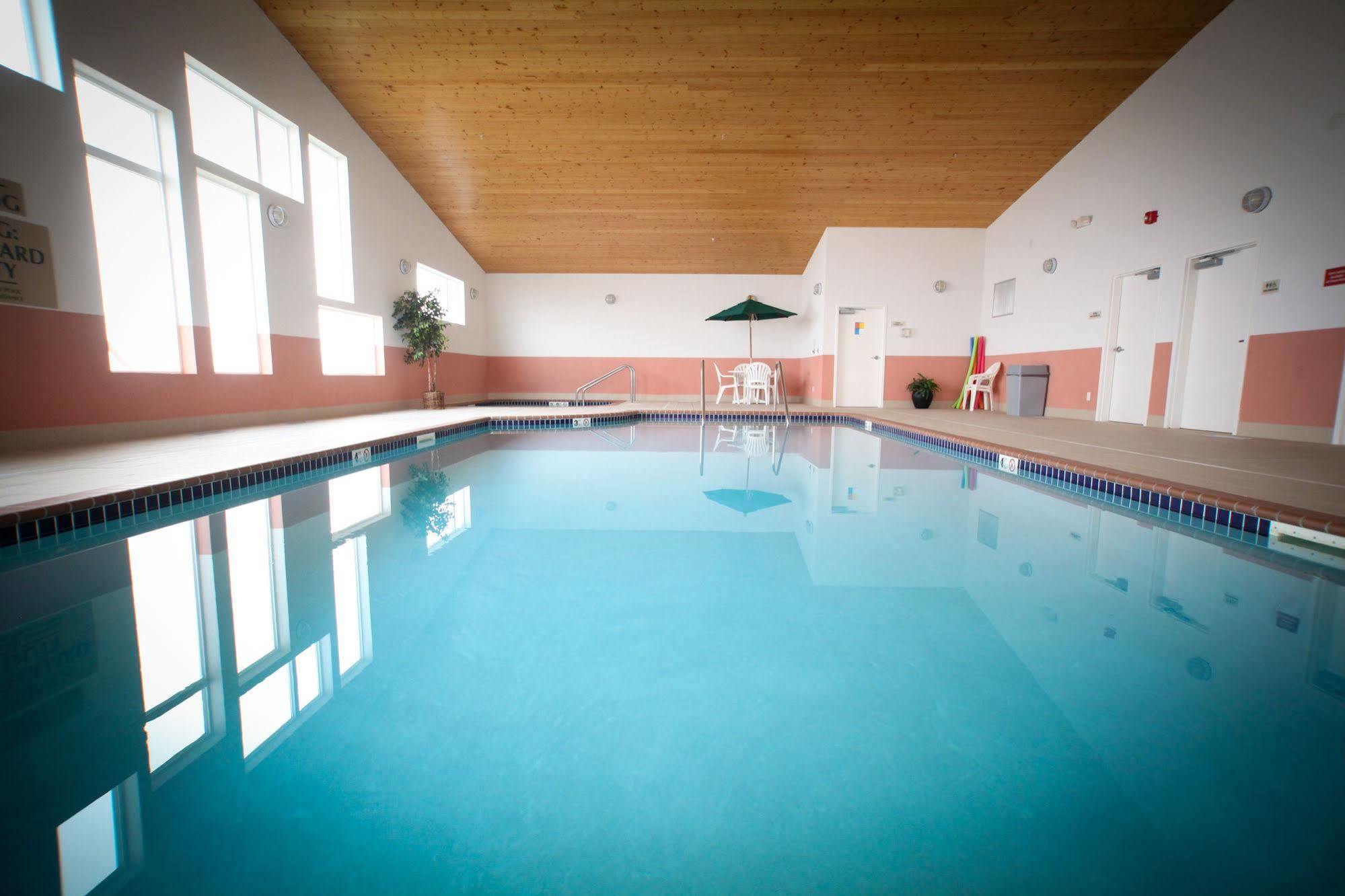 Grandstay Hotel & Suites Perham Esterno foto