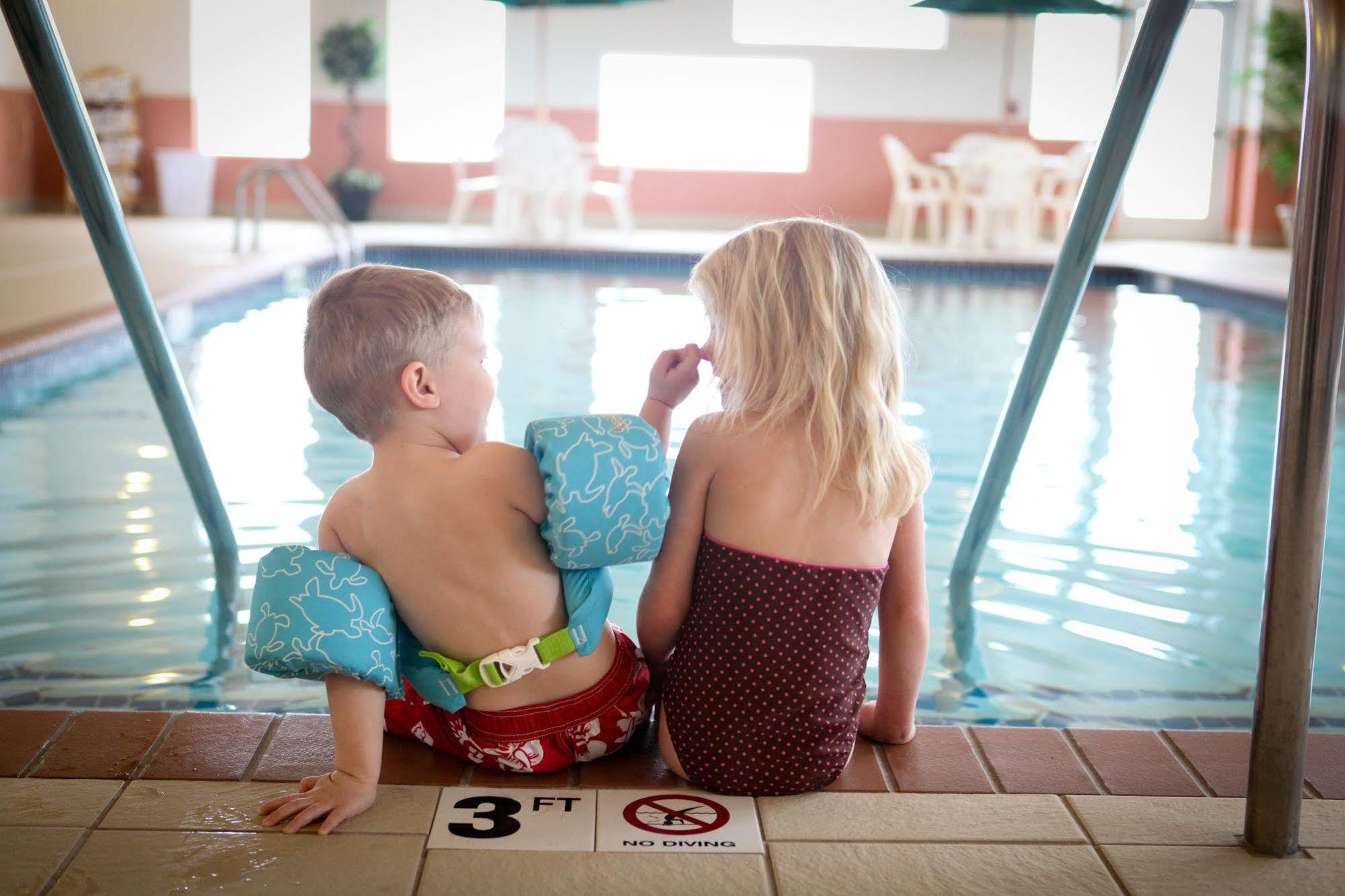 Grandstay Hotel & Suites Perham Esterno foto
