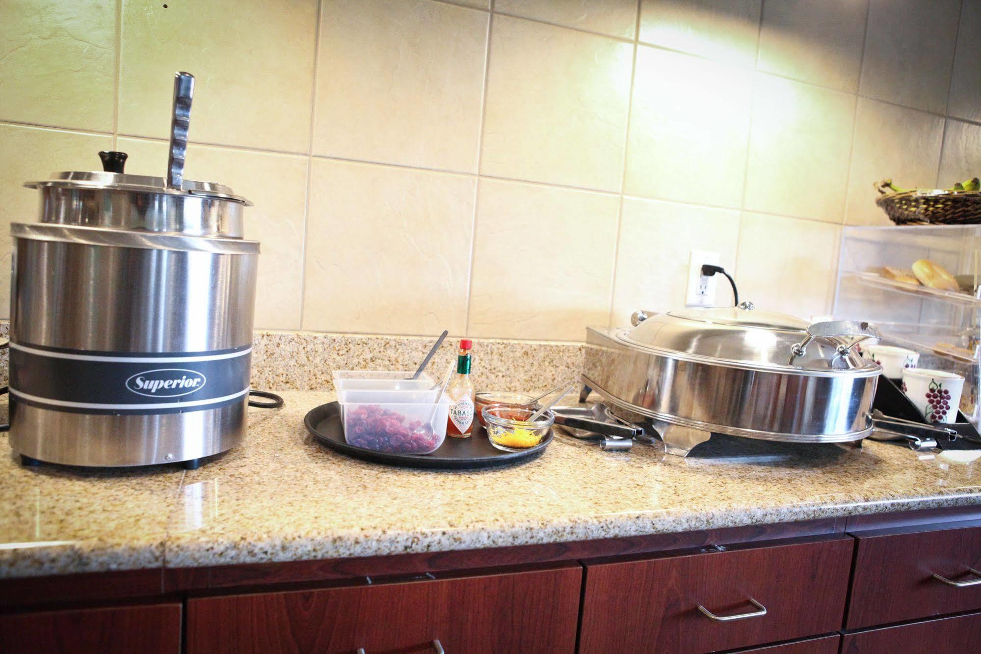 Grandstay Hotel & Suites Perham Esterno foto