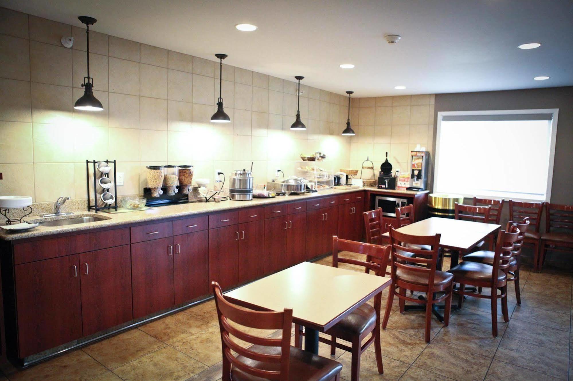 Grandstay Hotel & Suites Perham Esterno foto
