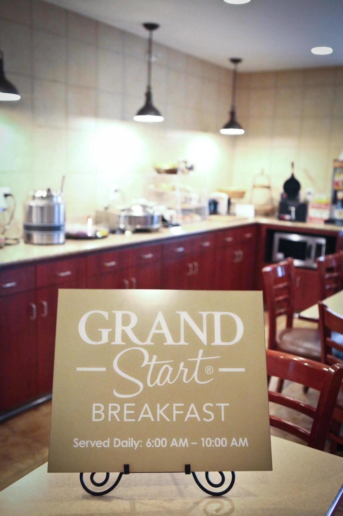 Grandstay Hotel And Suites Perham Esterno foto