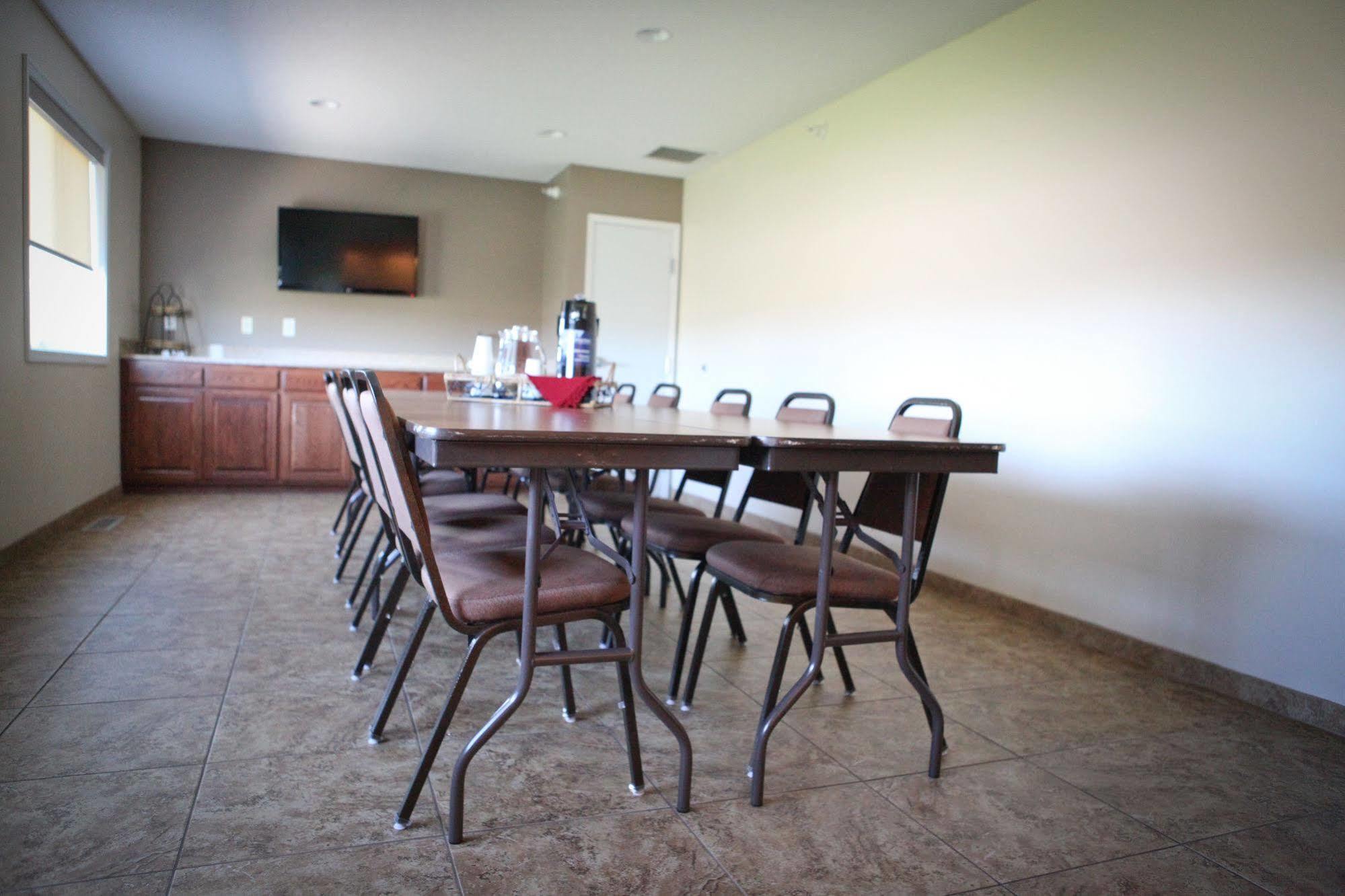 Grandstay Hotel & Suites Perham Esterno foto